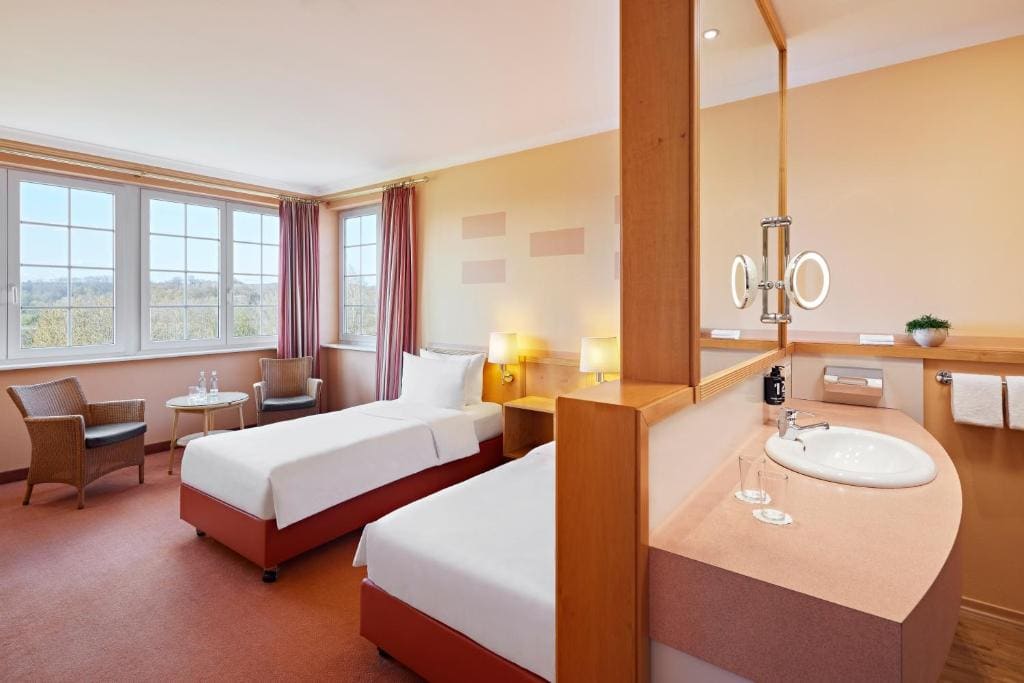 Twin Room with Bathroom room - Image 1
