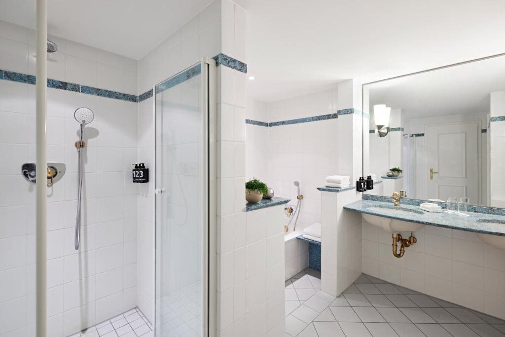 One-Bedroom Suite room - Image 2