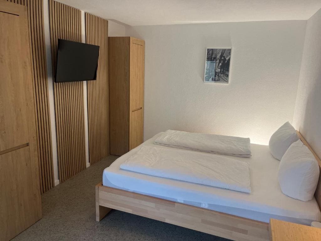 One-Bedroom Premium Apartment room - Image 1