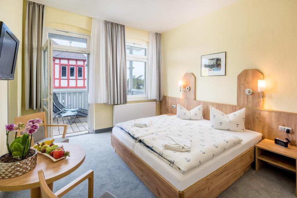 Double Room with Balcony room - Image 3