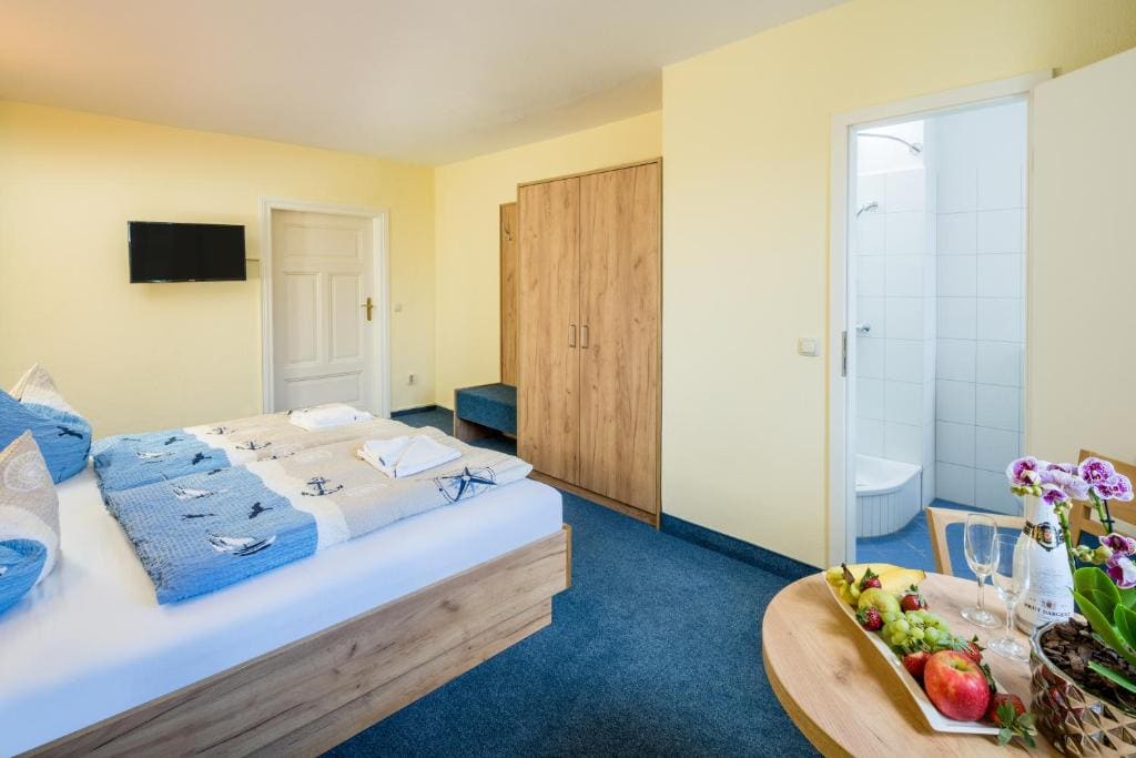 Double Bed Room Seaside room - Image 1
