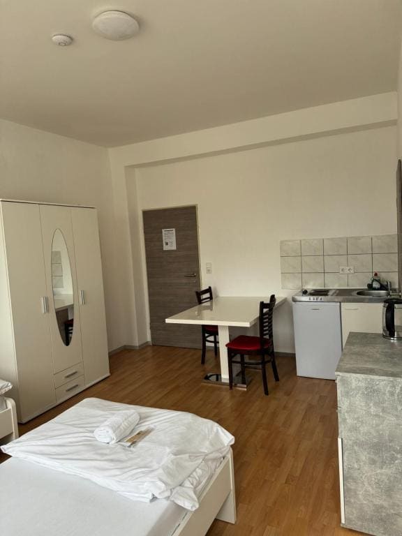 Triple Room with Bathroom room - Image 3