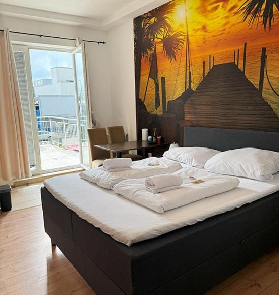 Twin Room with Balcony room - Image 3