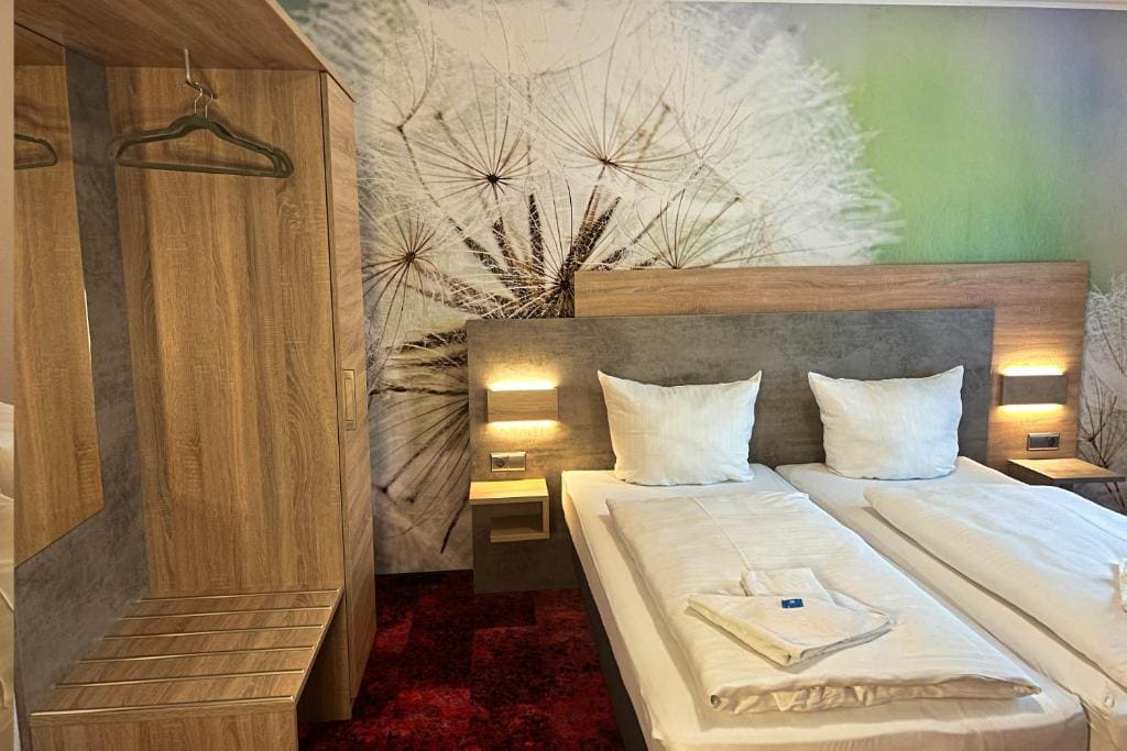 Superior Triple Room room - Image 1
