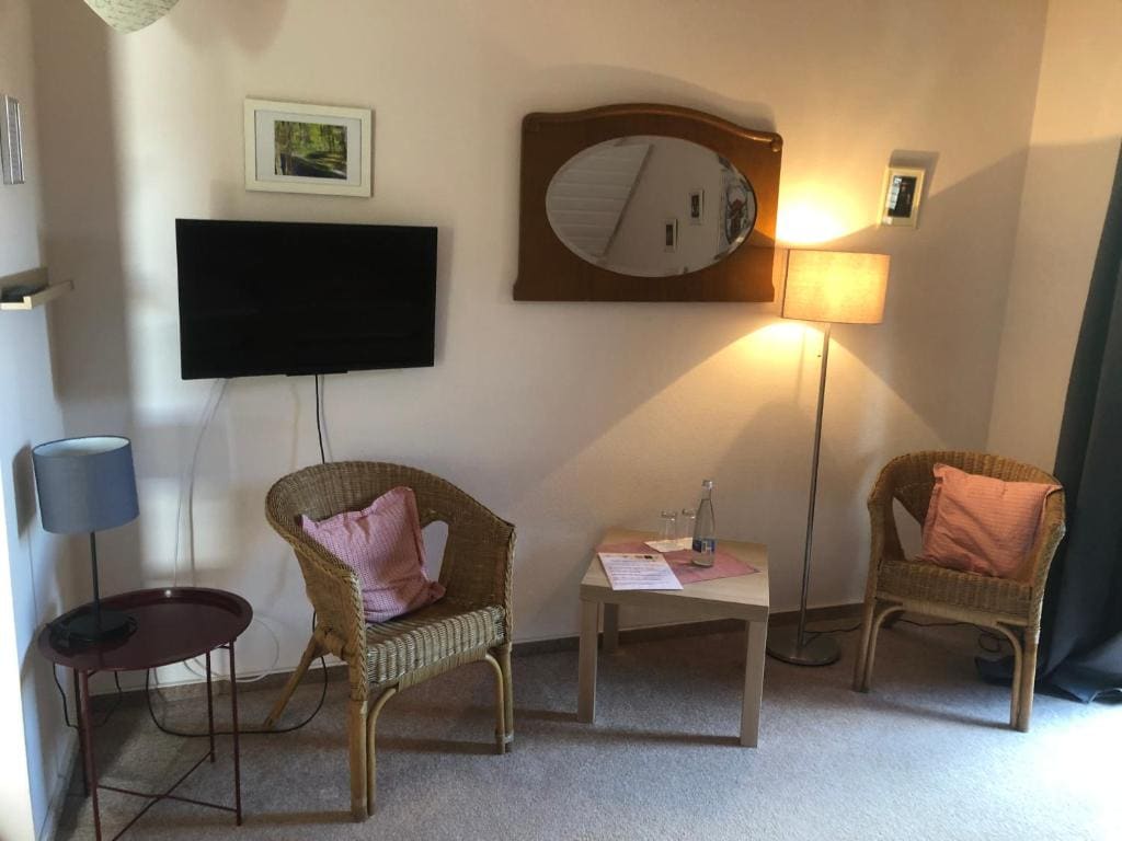 Double Room with Balcony room - Image 2