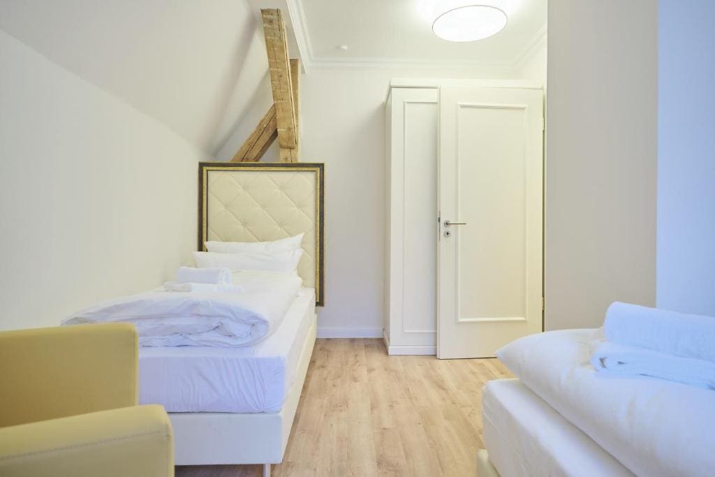 Suite with Spa Bath room - Image 2