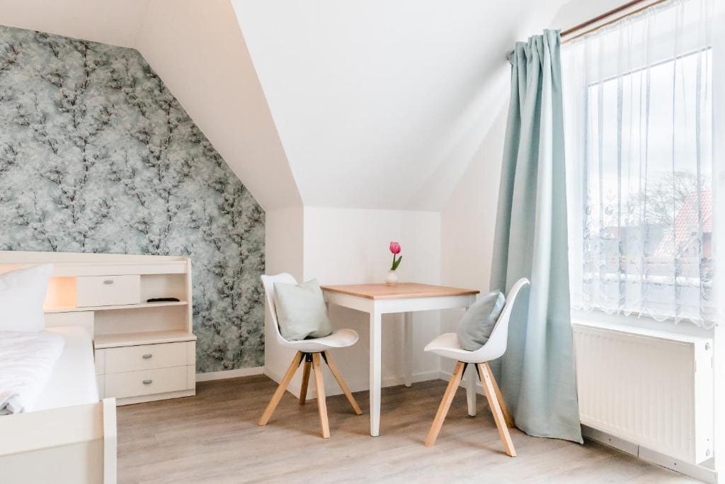 Double Room with Balcony room - Image 2