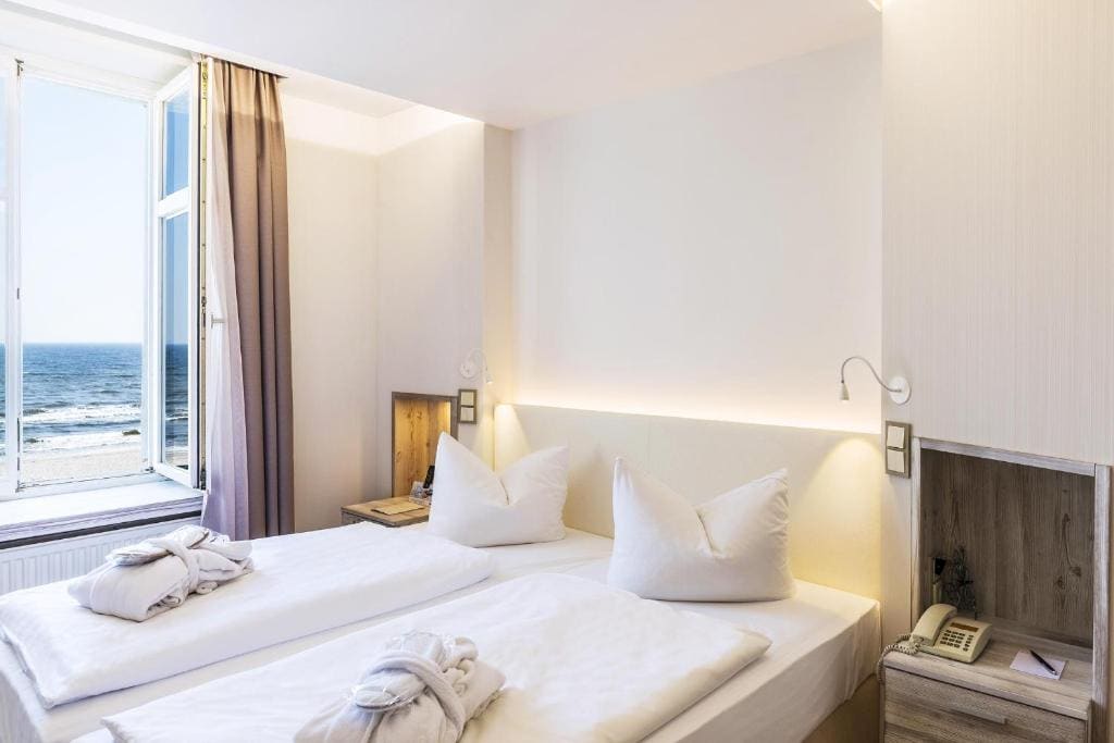 Double Room with Sea View room - Image 1
