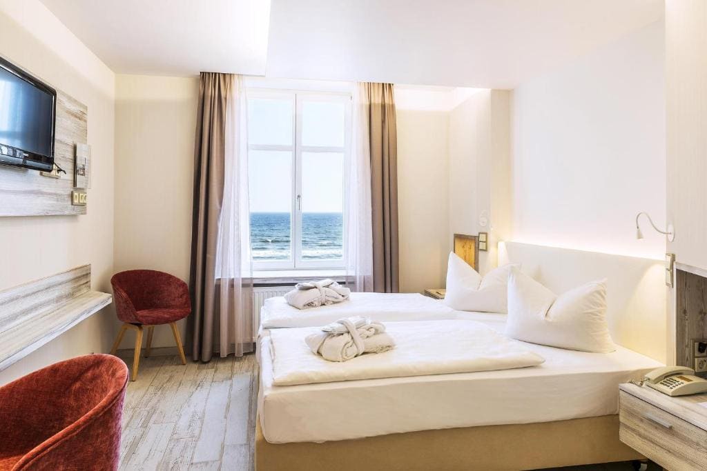 Double Room with Sea View room - Image 2