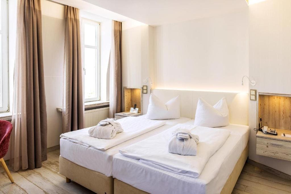 Double Room with Sea View room - Image 3