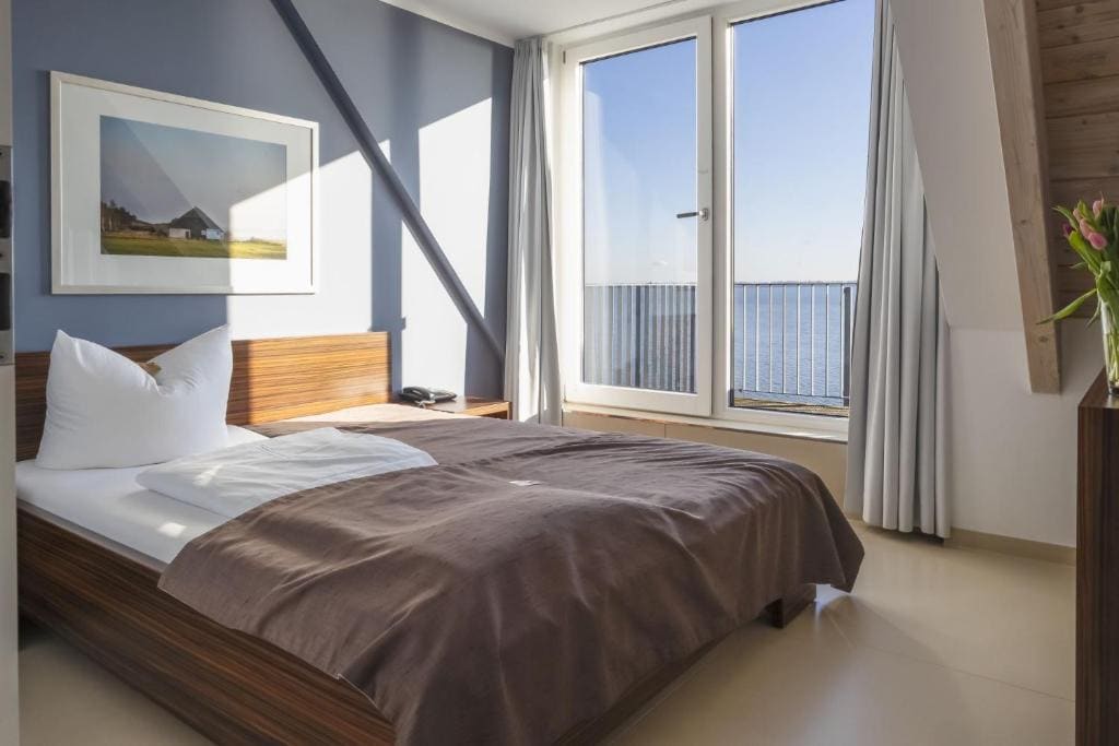 Single Room with Sea View room - Image 2