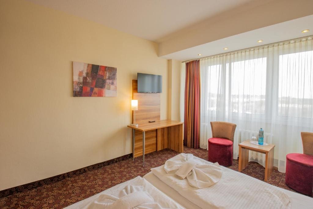 Double Room with Mountain View room - Image 3
