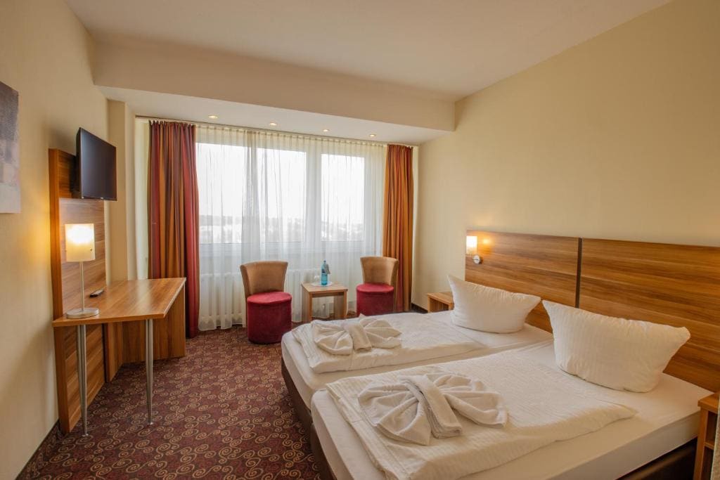Double Room with Mountain View room - Image 1