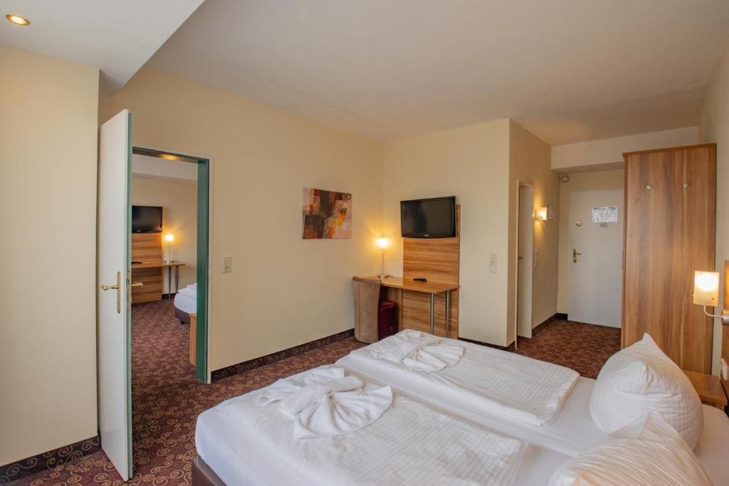 Family Room room - Image 2