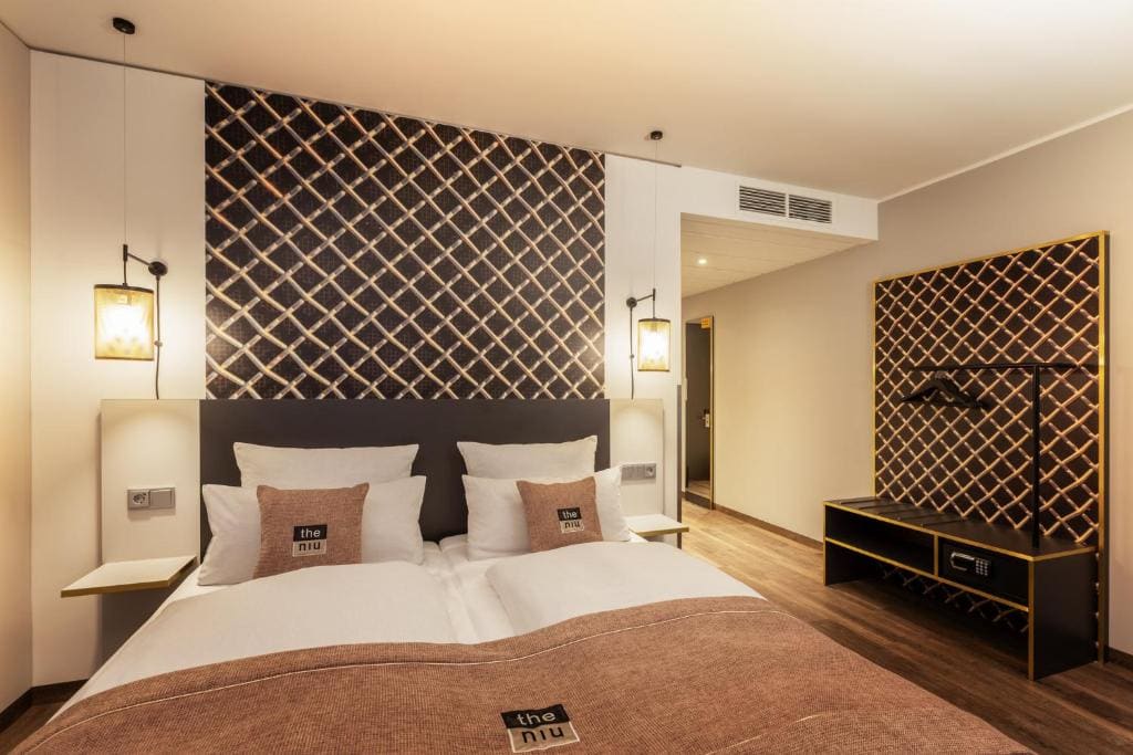 Standard Queen Room - Accessible room - Image 3