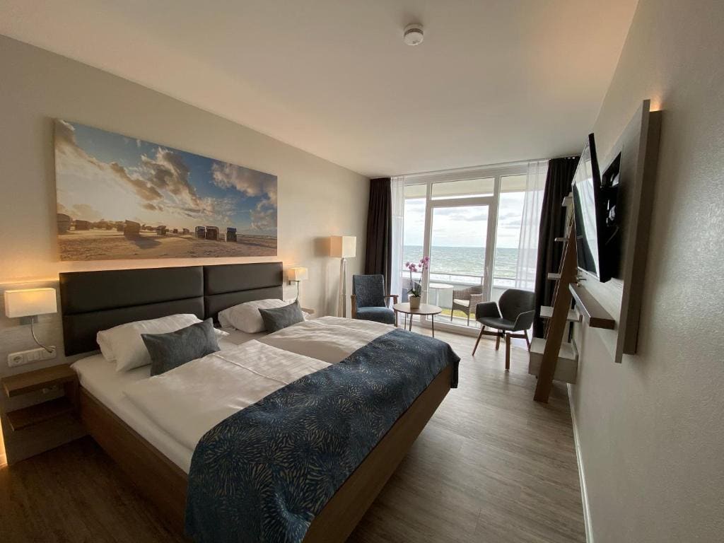 Double Room with Sea View room - Image 2