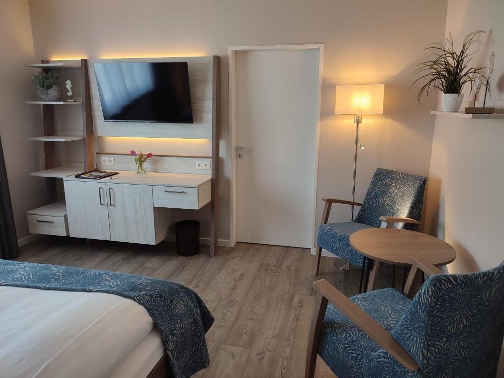 Family Room room - Image 2