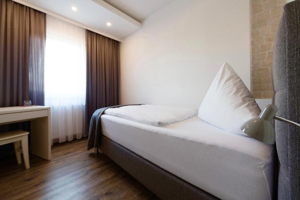 Standard Single Room with Shower room - Image 1