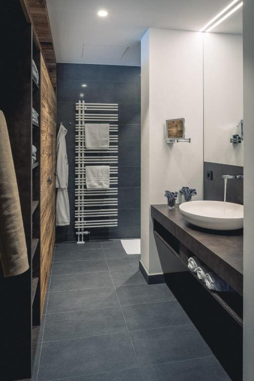 Deluxe Double Room (2 Adults + 1 Child) room - Image 2