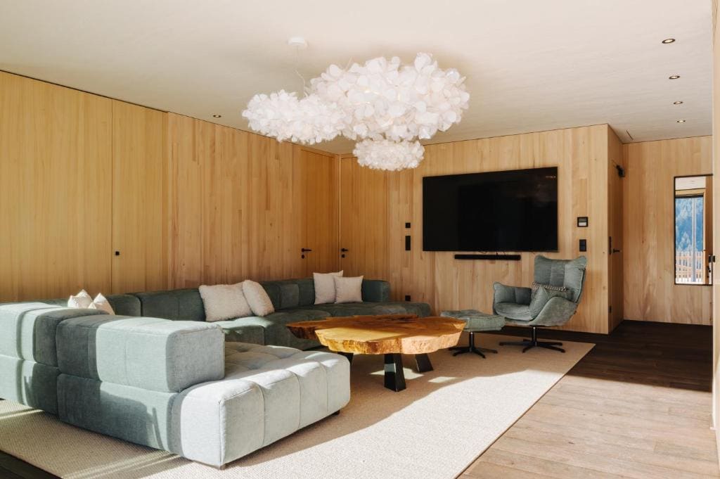 Suite with Hot Tub room - Image 2