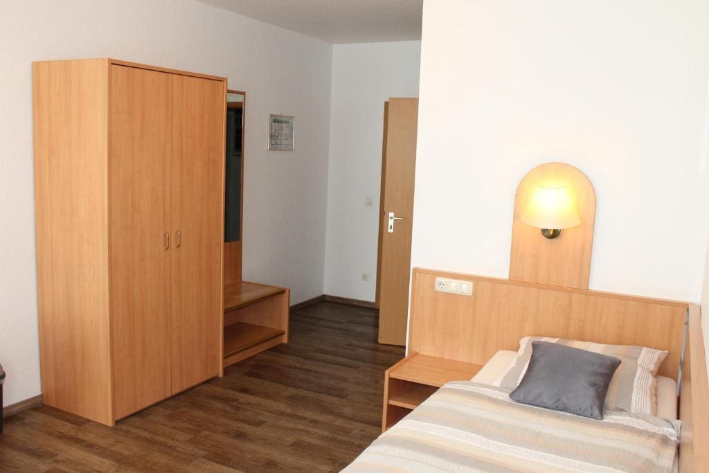 Deluxe Double Room with Shower room - Image 2