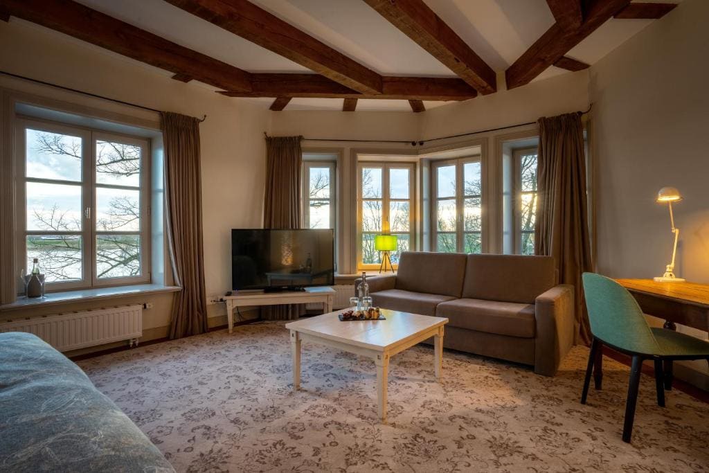 Superior Double Room with river-view room - Image 2
