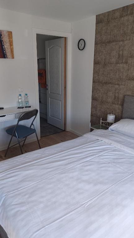 Double or Twin Room with Shower room - Image 1