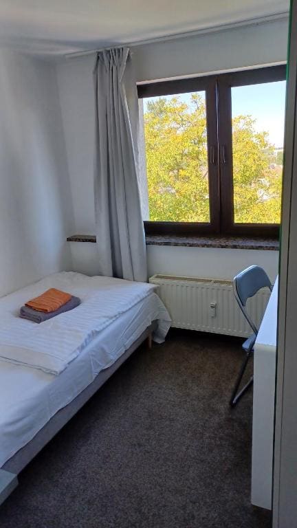 Single Room with Shower room - Image 2