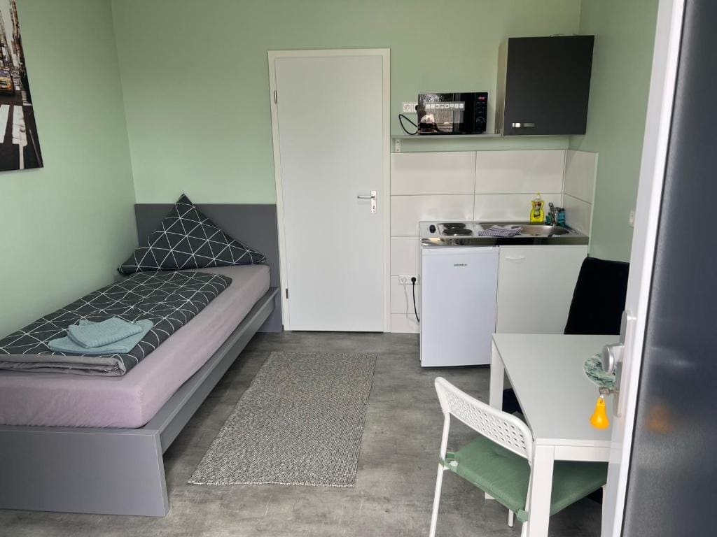 Room room - Image 3