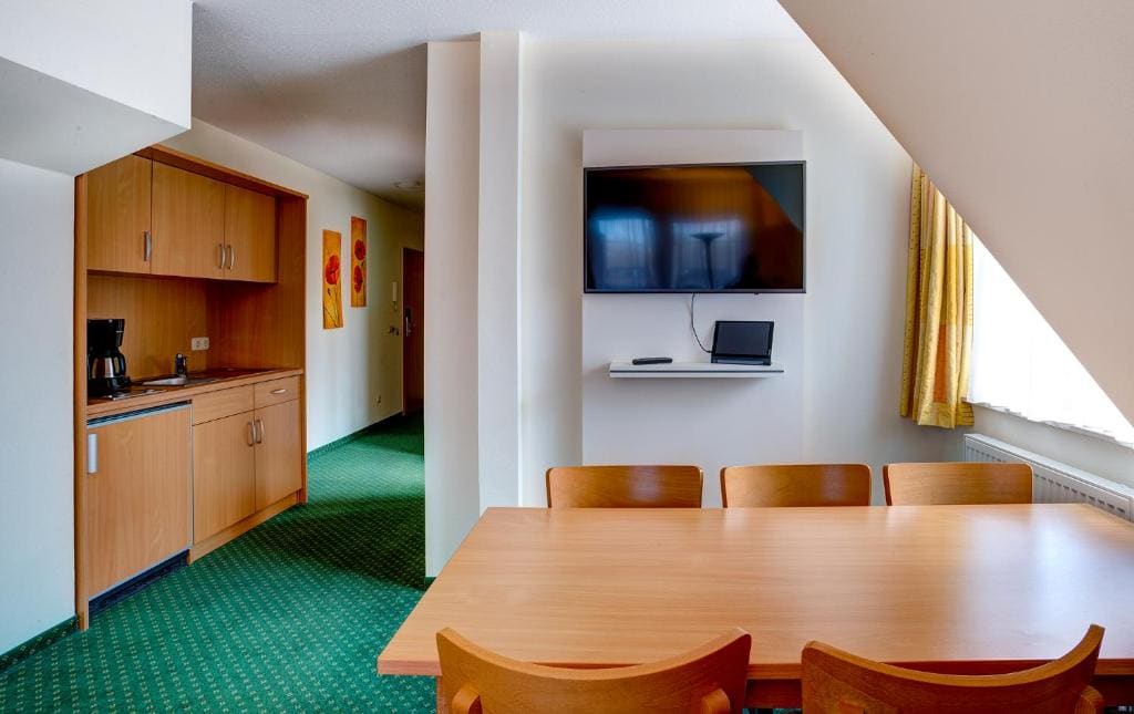 Maisonette Apartment room - Image 1