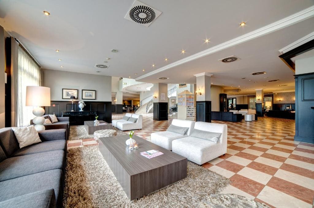 Holiday Home - Category A room - Image 2