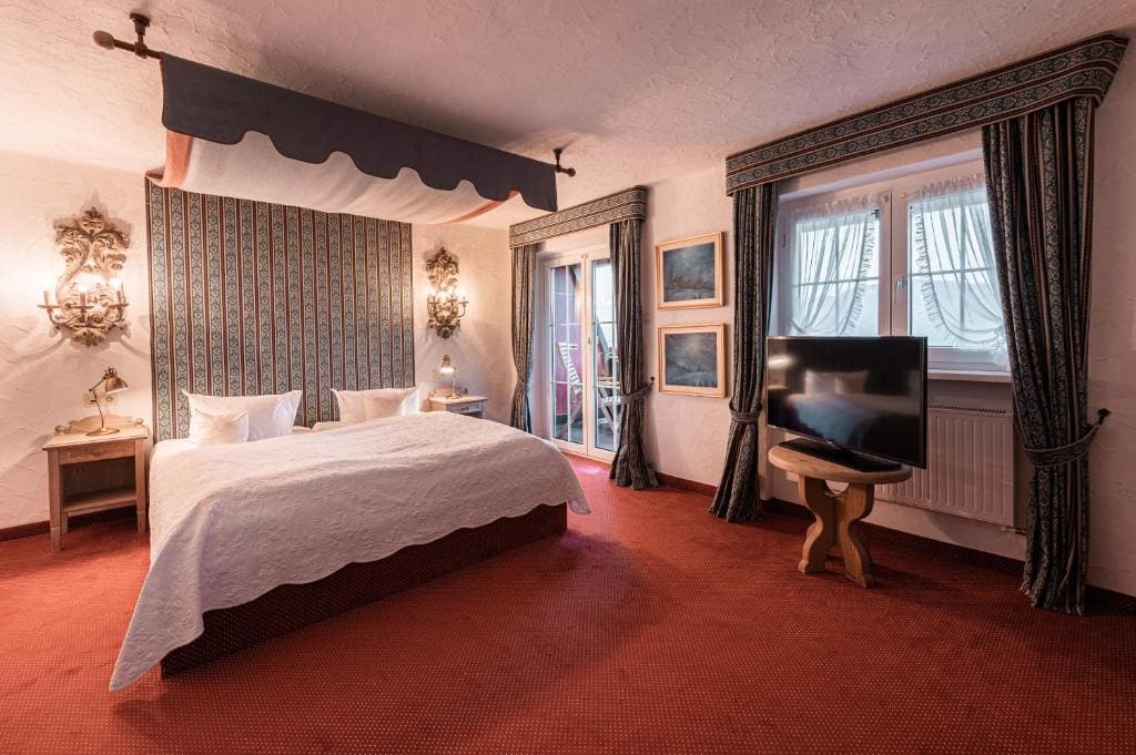 Junior Suite with Mountain View room - Image 1