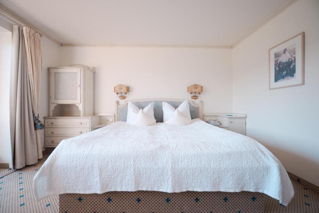 Double Room with Mountain View room - Image 3