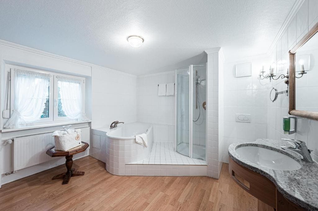 Junior Suite with Mountain View room - Image 3