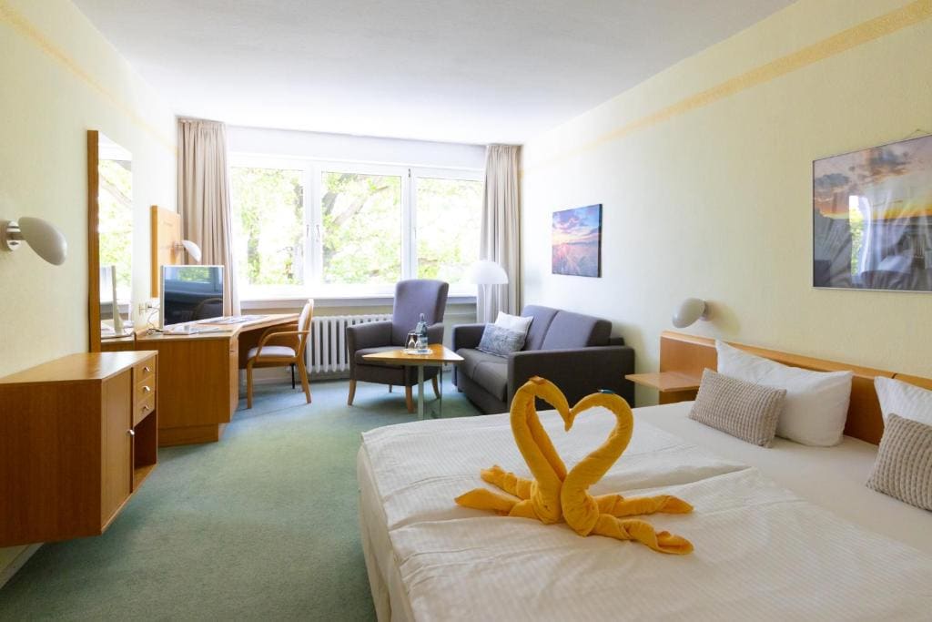 Double Room with Partial Sea View room - Image 1