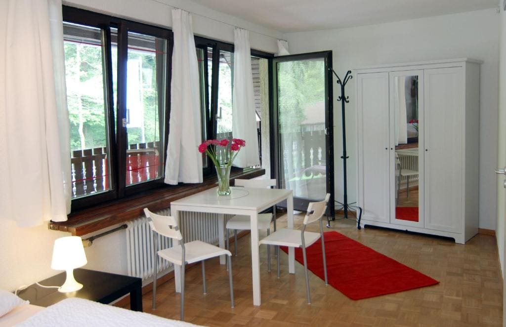 Double Room with Balcony room - Image 3
