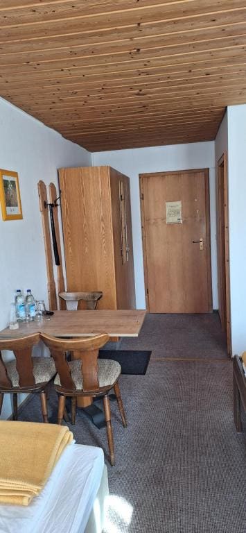 Classic Triple Room room - Image 3
