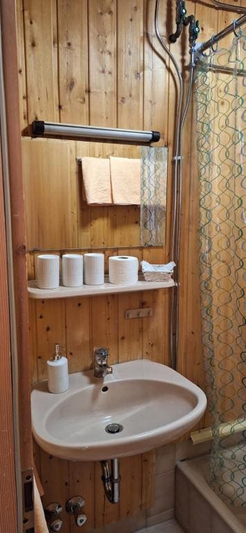 Classic Triple Room room - Image 2
