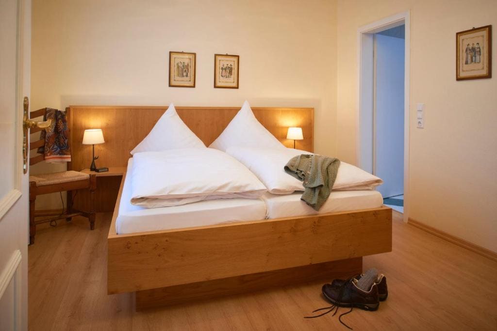 One-Bedroom Apartment with Garden room - Image 3