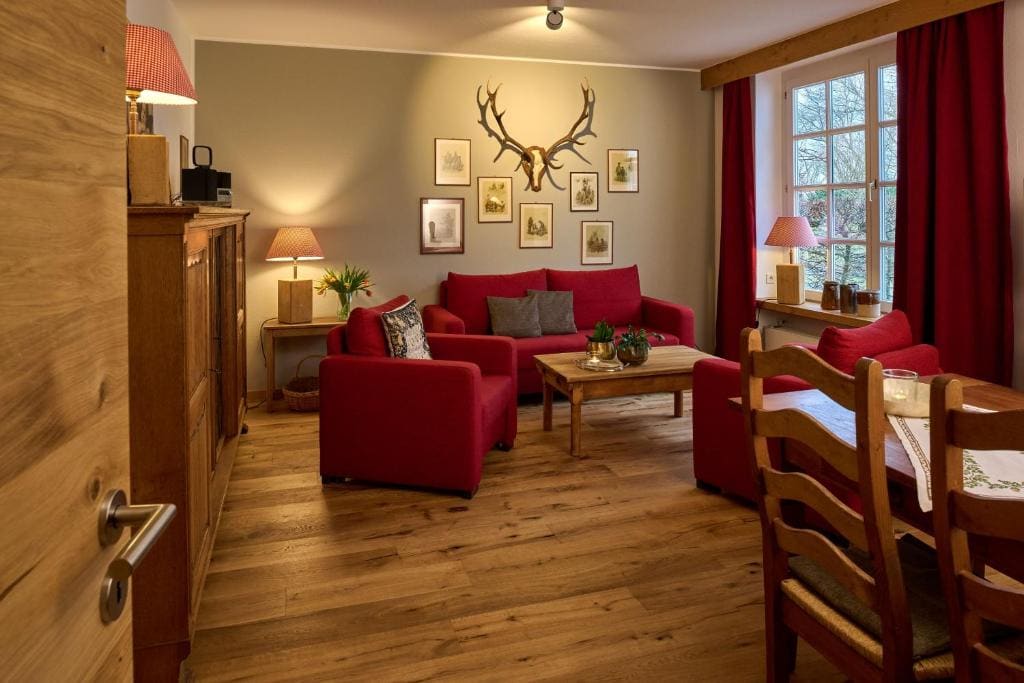 One-Bedroom Apartment with Garden room - Image 2
