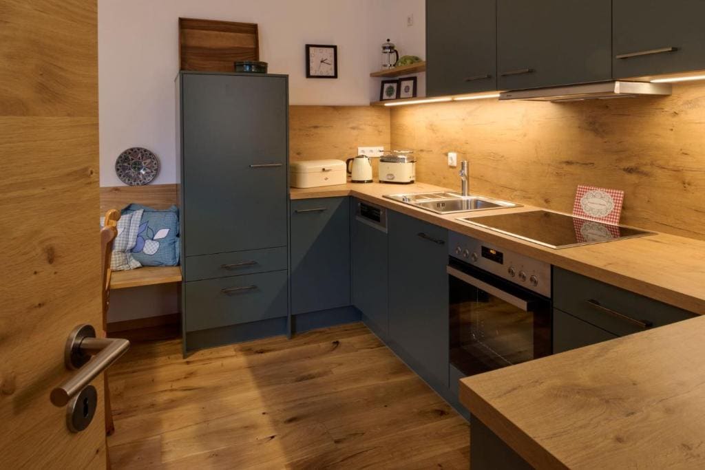 One-Bedroom Apartment with Garden room - Image 1