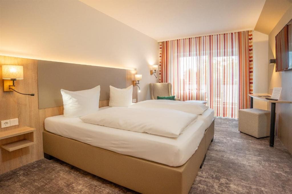 Comfort Room with Balcony room - Image 1