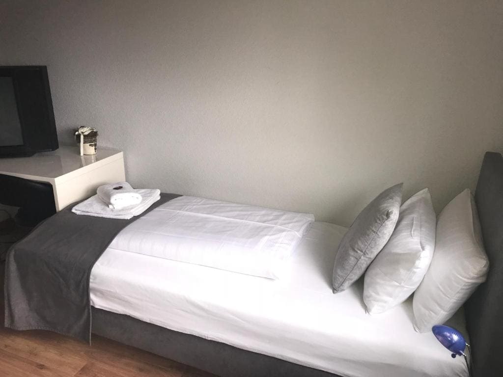 Double Room with Extra Bed room - Image 3