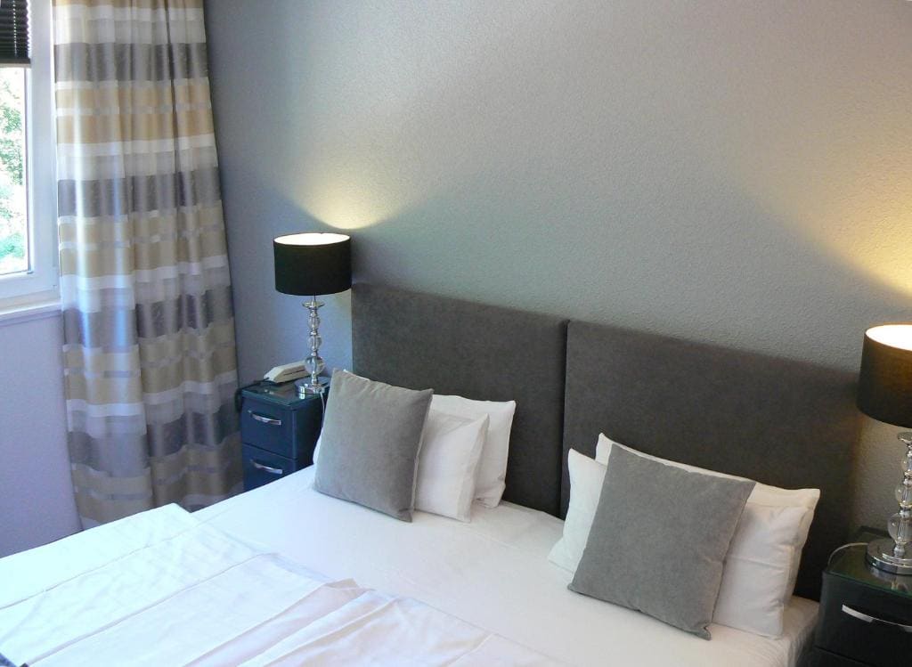 Double Room with Extra Bed room - Image 2