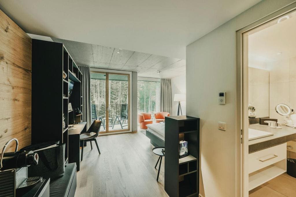 FRITZ STUDIO FOREST room - Image 3