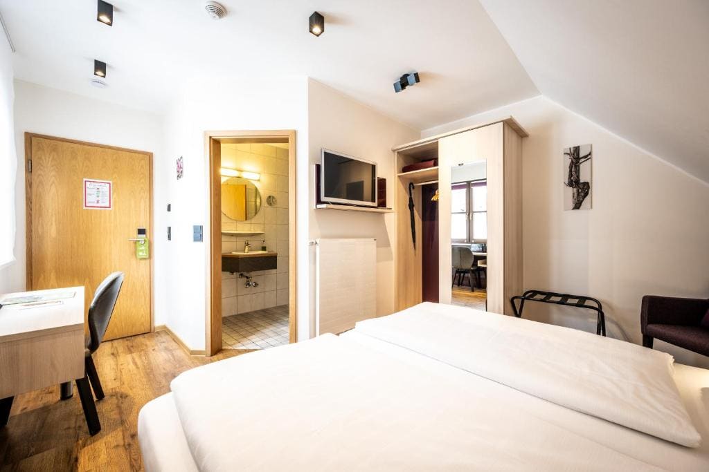 Economy Double Room room - Image 2