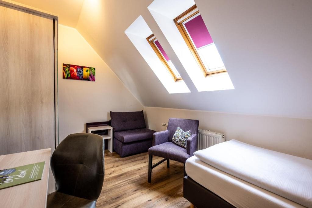 Family Room room - Image 3