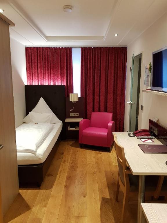 Comfort Single Room "Weinberg" room - Image 1