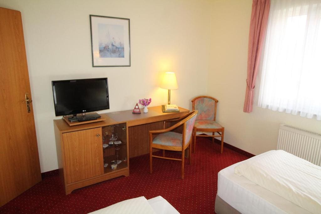 Standard Twin Room room - Image 2