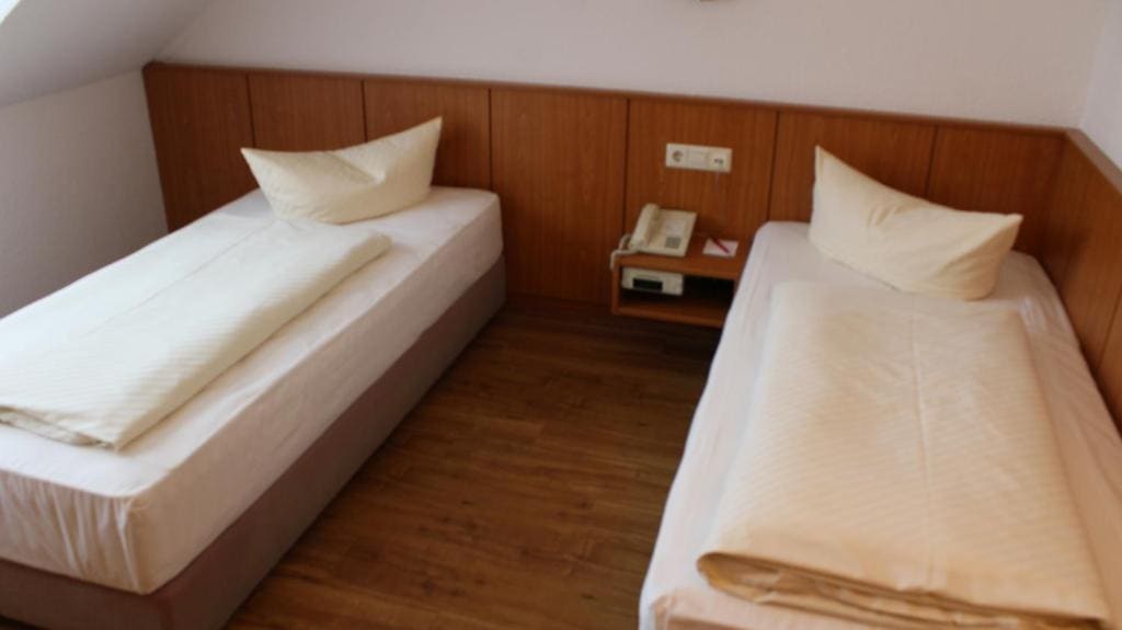 Economy Twin Room room - Image 2
